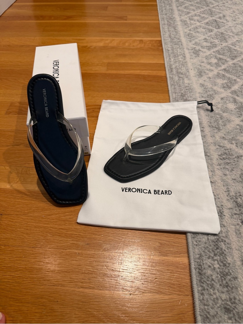 Veronica Beard women’s Clea thong sandal- like new!